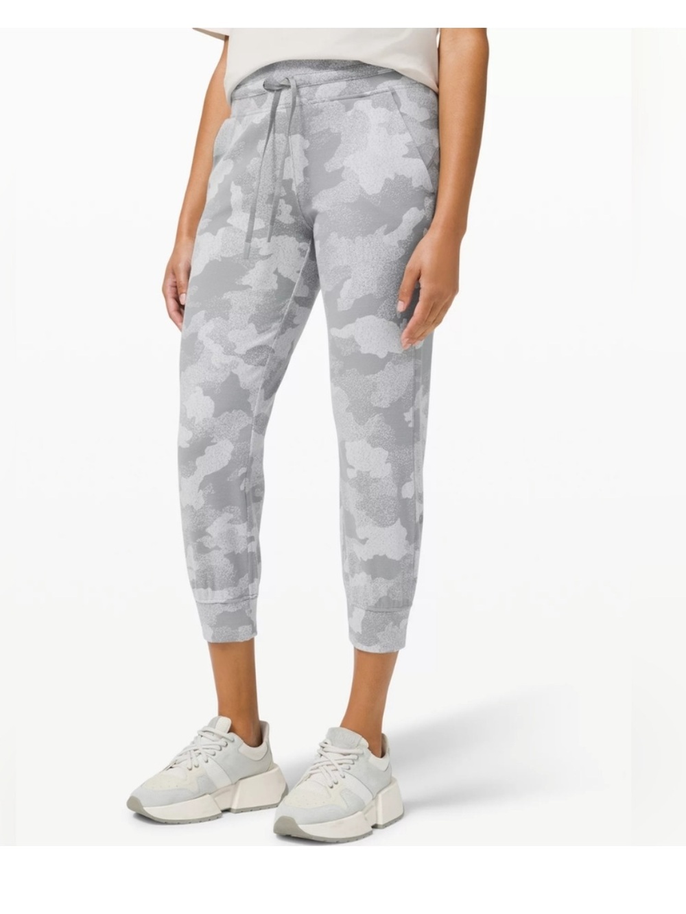 Lululemon Ready to Rulu Jogger Crop Heritage Speckle Camo
Jacquard size 4